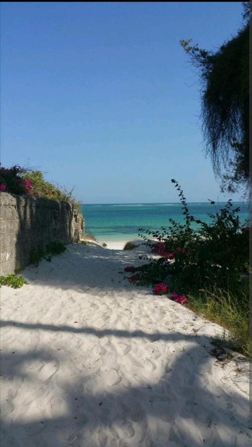 Beach Front Studio Apartment Nyali Beach Eksteriør bilde